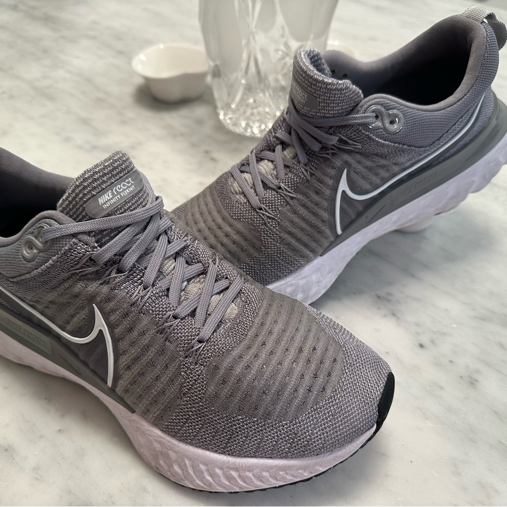Nike React Infinity Run Flyknit Woman’s size 11 color Grey Fog